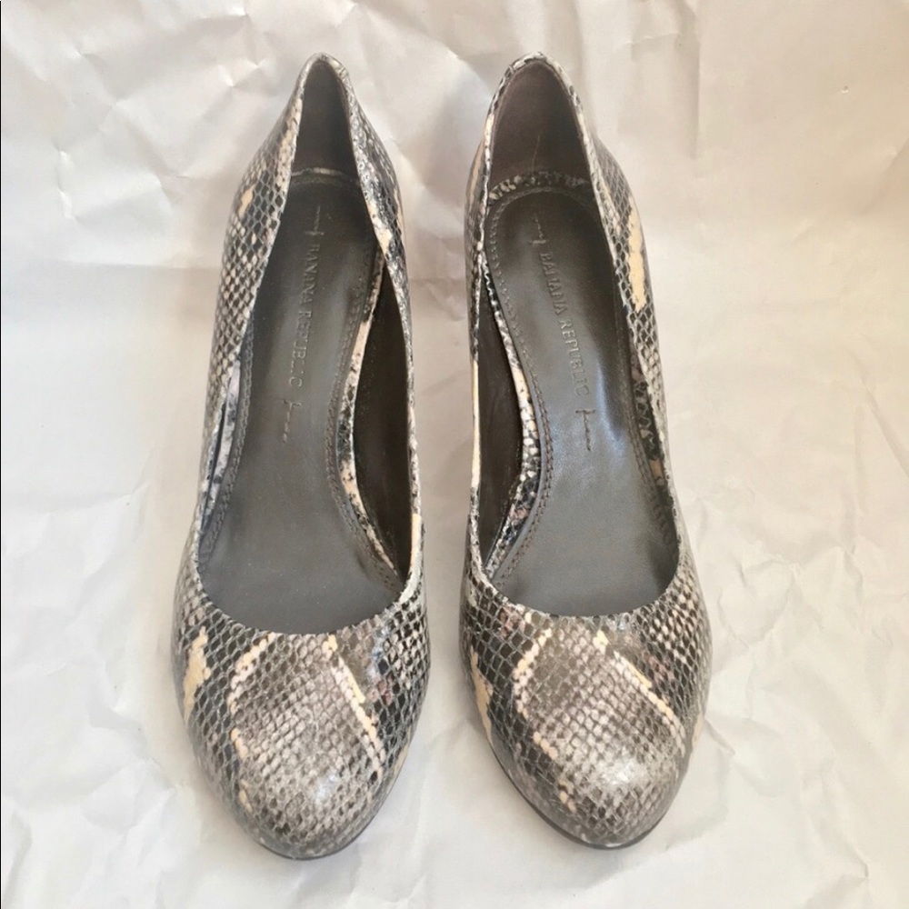 Br Size 7 Round Toe Python Print Heels - image 3